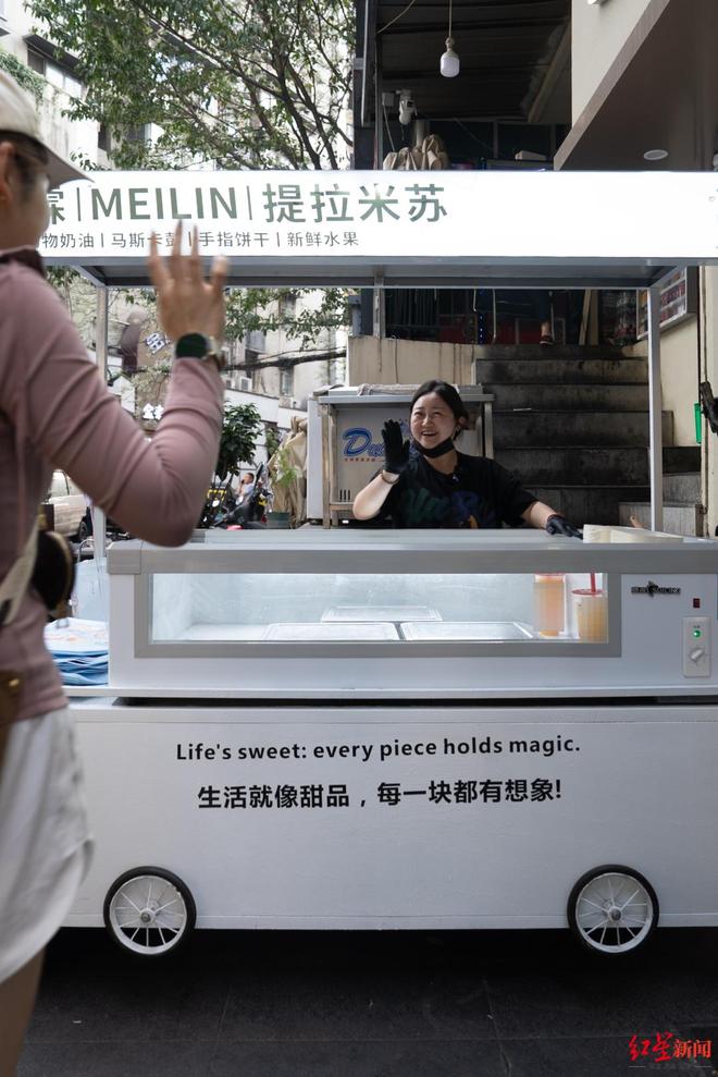 妈近况曝光！摆摊卖甜品想踏出重生第一步麻将胡了2模拟器“重庆姐弟坠亡案”妈(图4)