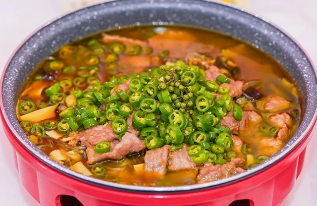 锅就用丁点儿酱料做一锅清一色泼辣牛柳吧！PG麻将胡了免费试玩模拟器小雪后不吃火(图4)